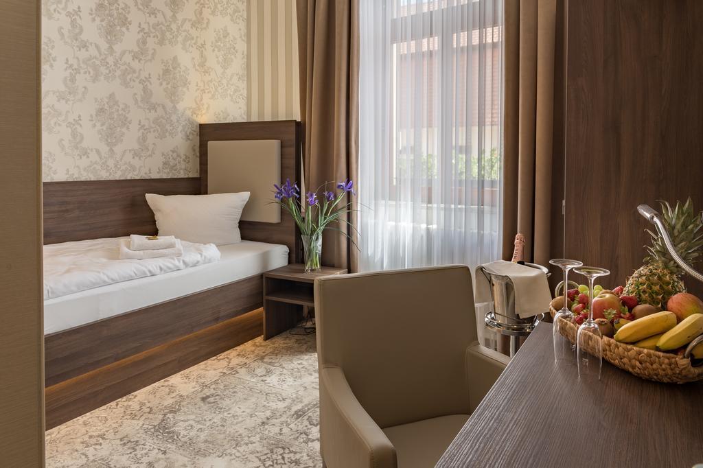 Hotel Schwarzer Adler 탄게르문데 외부 사진
