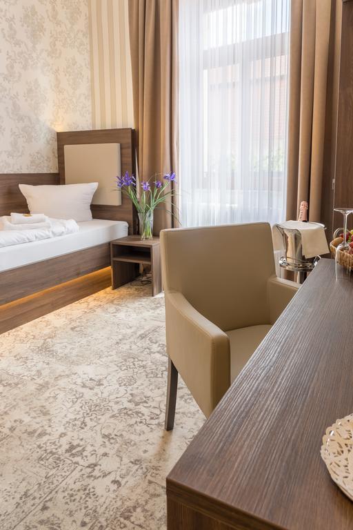 Hotel Schwarzer Adler 탄게르문데 외부 사진