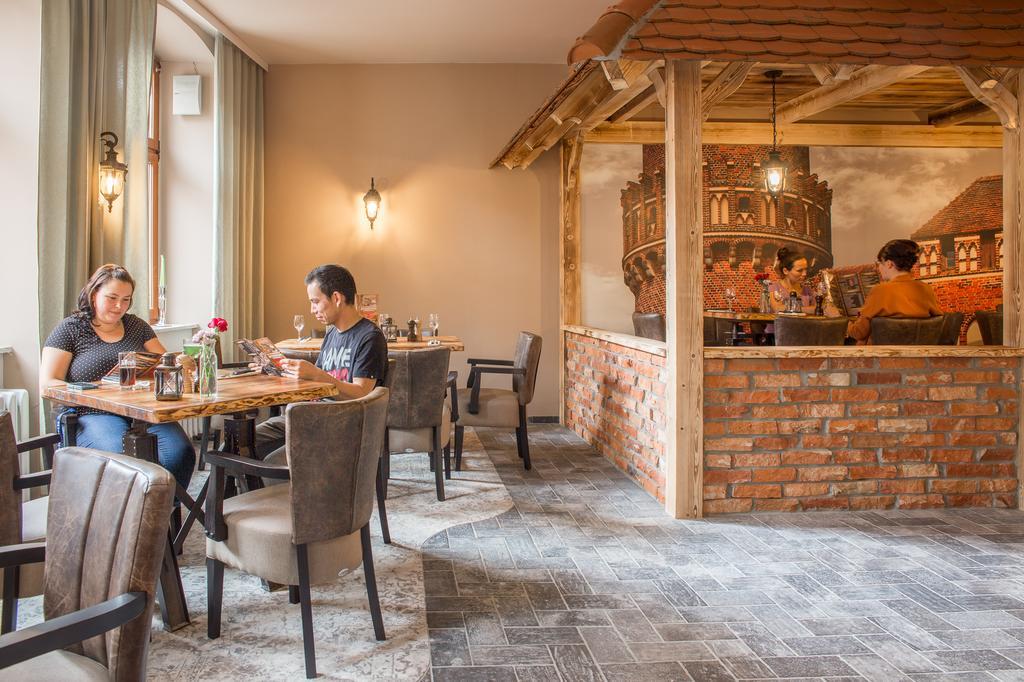 Hotel Schwarzer Adler 탄게르문데 외부 사진